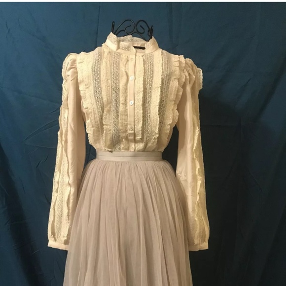 ❣️NWT Needle & Thread Button Down ❣️ - Picture 1 of 8